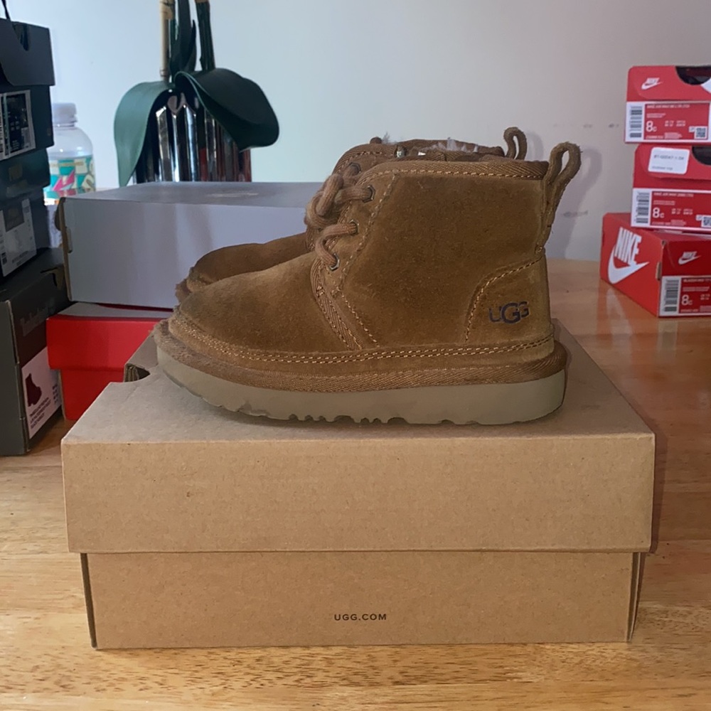 Tan uggs size 9 - Picture 5 of 7